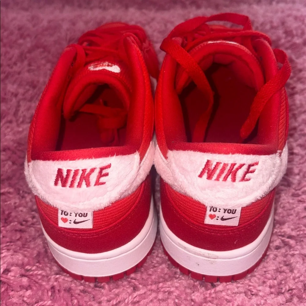 Nike Valentine’s Day Dunks 2024 Red Size 7Y